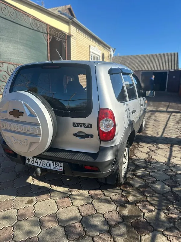Chevrolet niva 1.7 газ/бензин год выпуска-2012 пробег-154000 автомобиль в одних руках с салона. ни одна деталь не крашеная, даже бампера. ржавчины и гнили нет вообще. приезжайте смотрите, любые проверки. автомобиль ездил чисто по трассе. цена-750.000 номер телефона +79497141998 +79490291949 - фотография - 4