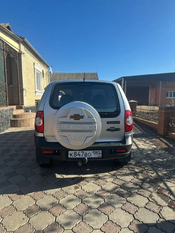 Chevrolet niva 1.7 газ/бензин год выпуска-2012 пробег-154000 автомобиль в одних руках с салона. ни одна деталь не крашеная, даже бампера. ржавчины и гнили нет вообще. приезжайте смотрите, любые проверки. автомобиль ездил чисто по трассе. цена-750.000 номер телефона +79497141998 +79490291949 - фотография - 5