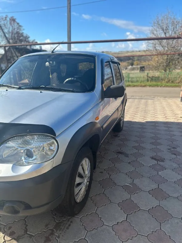 Chevrolet niva 1.7 газ/бензин год выпуска-2012 пробег-154000 автомобиль в одних руках с салона. ни одна деталь не крашеная, даже бампера. ржавчины и гнили нет вообще. приезжайте смотрите, любые проверки. автомобиль ездил чисто по трассе. цена-750.000 номер телефона +79497141998 +79490291949 - фотография - 7