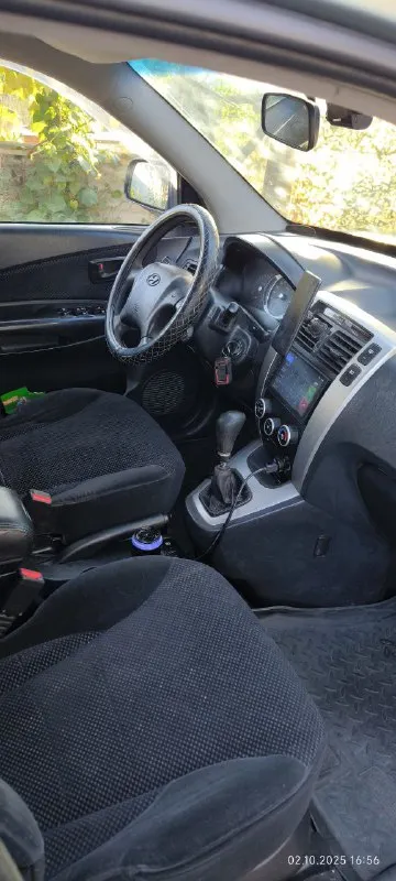 Продам hyundai tycson 2.0 4wd 2007 бензин /газ вписан механика один владелец-девочка 10 подушек безопасности стекло подъёмники подогрев передних сидений, заднего и лобового стекла, кондиционер, круиз контроль, задний парктроник с камерой, видео регистратор с передней и задней камерой. по кузову все родное в дтп не участвовал все работает технически полностью обслужен ходовая вся поменяна пробег родной ничего не стучит не скрипит не гудит масло не жрет, резина новая всего один сезон, есть зимняя новая шиповка на титанах цена-750 все вопросы по телефону +79494819250 - фотография - 3