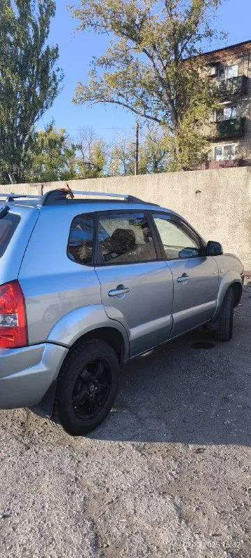 Продам hyundai tycson 2.0 4wd 2007 бензин /газ вписан механика один владелец-девочка 10 подушек безопасности стекло подъёмники подогрев передних сидений, заднего и лобового стекла, кондиционер, круиз контроль, задний парктроник с камерой, видео регистратор с передней и задней камерой. по кузову все родное в дтп не участвовал все работает технически полностью обслужен ходовая вся поменяна пробег родной ничего не стучит не скрипит не гудит масло не жрет, резина новая всего один сезон, есть зимняя новая шиповка на титанах цена-750 все вопросы по телефону +79494819250 - фотография - 6