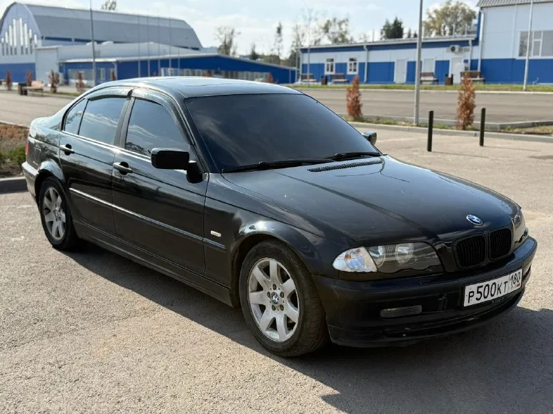 В продаже bmw 3 серии в кузовке е46 один владелец, была куплена с автосалона. цена: 580.000 🎁 не значительный торг. автомобиль 2000 года, пробега 320.000 километром. ⚙️мотор обьемом 1.9литра, едет очень бодро, не дымит не троит ! ⛽️расход 5-6 литров по трассе, по городу 8-9 литров. мотор после кап ремонта. ⚒️коробка 5-ти ступенчатая механика, не хрустит, не вылетает. ходовая обслужена, не стучит, не гремит, дорогу хорошо держит, кузов без рыжиков и гнили, 🖥️регулировка зеркал, климат контроль, подогревы сидений, андроид магнитофон. 🛞машина не новая, нужно это понимать, но сделана достойно, как внешне, так и технически, мелкие вложения свои требует. документы в полном порядке, штрафы и запреты отсутствуют, любой вид переоформления! машина находится в г. донецк, осмотр по договоренности. 💸цена: 580.000 рублей, не значительный торг 📞+79494976240 - фотография - 2