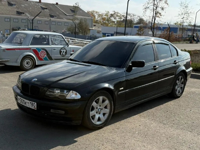 В продаже bmw 3 серии в кузовке е46 один владелец, была куплена с автосалона. цена: 580.000 🎁 не значительный торг. автомобиль 2000 года, пробега 320.000 километром. ⚙️мотор обьемом 1.9литра, едет очень бодро, не дымит не троит ! ⛽️расход 5-6 литров по трассе, по городу 8-9 литров. мотор после кап ремонта. ⚒️коробка 5-ти ступенчатая механика, не хрустит, не вылетает. ходовая обслужена, не стучит, не гремит, дорогу хорошо держит, кузов без рыжиков и гнили, 🖥️регулировка зеркал, климат контроль, подогревы сидений, андроид магнитофон. 🛞машина не новая, нужно это понимать, но сделана достойно, как внешне, так и технически, мелкие вложения свои требует. документы в полном порядке, штрафы и запреты отсутствуют, любой вид переоформления! машина находится в г. донецк, осмотр по договоренности. 💸цена: 580.000 рублей, не значительный торг 📞+79494976240 - фотография - 3