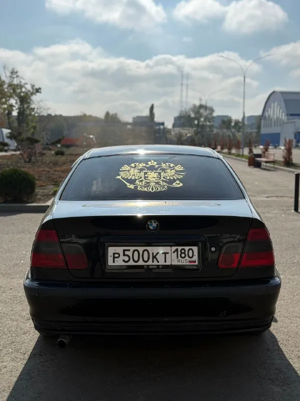 В продаже bmw 3 серии в кузовке е46 один владелец, была куплена с автосалона. цена: 580.000 🎁 не значительный торг. автомобиль 2000 года, пробега 320.000 километром. ⚙️мотор обьемом 1.9литра, едет очень бодро, не дымит не троит ! ⛽️расход 5-6 литров по трассе, по городу 8-9 литров. мотор после кап ремонта. ⚒️коробка 5-ти ступенчатая механика, не хрустит, не вылетает. ходовая обслужена, не стучит, не гремит, дорогу хорошо держит, кузов без рыжиков и гнили, 🖥️регулировка зеркал, климат контроль, подогревы сидений, андроид магнитофон. 🛞машина не новая, нужно это понимать, но сделана достойно, как внешне, так и технически, мелкие вложения свои требует. документы в полном порядке, штрафы и запреты отсутствуют, любой вид переоформления! машина находится в г. донецк, осмотр по договоренности. 💸цена: 580.000 рублей, не значительный торг 📞+79494976240 - фотография - 4