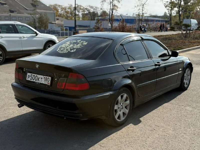 В продаже bmw 3 серии в кузовке е46 один владелец, была куплена с автосалона. цена: 580.000 🎁 не значительный торг. автомобиль 2000 года, пробега 320.000 километром. ⚙️мотор обьемом 1.9литра, едет очень бодро, не дымит не троит ! ⛽️расход 5-6 литров по трассе, по городу 8-9 литров. мотор после кап ремонта. ⚒️коробка 5-ти ступенчатая механика, не хрустит, не вылетает. ходовая обслужена, не стучит, не гремит, дорогу хорошо держит, кузов без рыжиков и гнили, 🖥️регулировка зеркал, климат контроль, подогревы сидений, андроид магнитофон. 🛞машина не новая, нужно это понимать, но сделана достойно, как внешне, так и технически, мелкие вложения свои требует. документы в полном порядке, штрафы и запреты отсутствуют, любой вид переоформления! машина находится в г. донецк, осмотр по договоренности. 💸цена: 580.000 рублей, не значительный торг 📞+79494976240 - фотография - 6