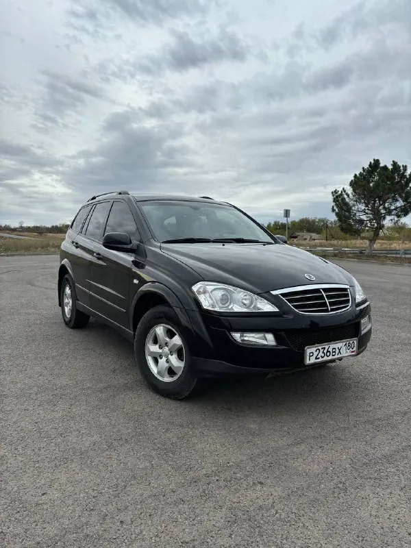🔤🔤 ssangyong kyron, 2011 г. в., 2.0 турбо 141 л. с., рамный, пробег 94000, машина гаражного хранения, в одних руках с 2010го, намеков на ржавчину нету, ходовка в идеале, расход по трассе 7-8 л, относились бережно, мультируль, подогрев сидений, мосты в идеале, блокировка включалась всего пару раз в снег. зимняя резина новая, ещё не ставилась, идёт в нагрузку к машине. полное переоформление, и присутствие в мрэо. ▶️смотреть больше фото◀️ цена 1200000, торг у капота ❗❗❗❗❗территориально с. дмитровка тел. +7 949 330-73-14 📞 звоните: +7(949)3307314 - фотография - 4