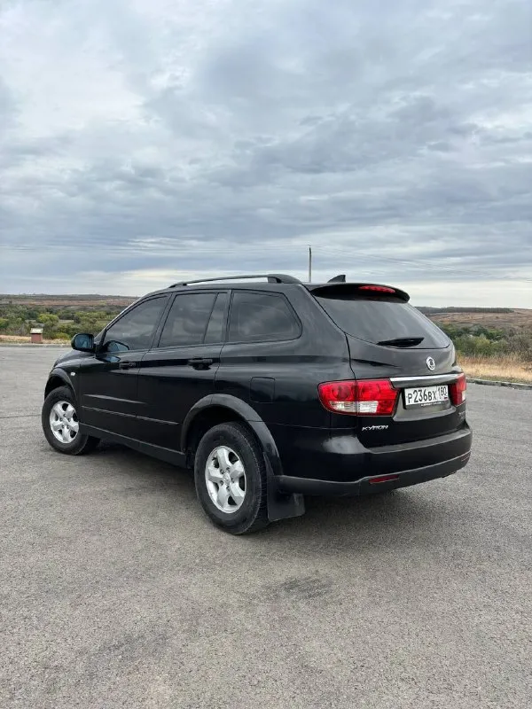 🔤🔤 ssangyong kyron, 2011 г. в., 2.0 турбо 141 л. с., рамный, пробег 94000, машина гаражного хранения, в одних руках с 2010го, намеков на ржавчину нету, ходовка в идеале, расход по трассе 7-8 л, относились бережно, мультируль, подогрев сидений, мосты в идеале, блокировка включалась всего пару раз в снег. зимняя резина новая, ещё не ставилась, идёт в нагрузку к машине. полное переоформление, и присутствие в мрэо. ▶️смотреть больше фото◀️ цена 1200000, торг у капота ❗❗❗❗❗территориально с. дмитровка тел. +7 949 330-73-14 📞 звоните: +7(949)3307314 - фотография - 7