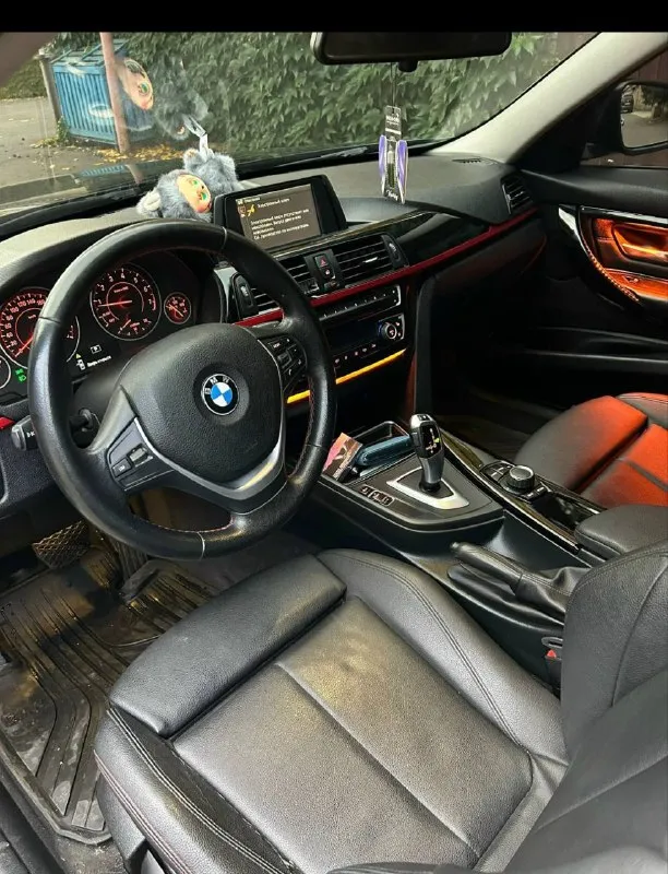 О: bmw 320i (2012) 2.0 мотор ! отличный ухоженный автомобиль. хорошее состояние, без вложений по технике. масло не расходует. коробка без нареканий. все как положено. очень красивый внешний вид. немецкая сборка. хорошая комплектация: кожа, подогревы, 2х зонный климат контроль, датчики света, дождя, без ключевой доступ, адаптивный свет, парктроники, старт - стоп, подсветка ручек, обогревы стекол, зеркал, круиз контроль, и многое другое. .. 2 оригинальных ключа. хорошая, качественная музыка. автомобиль полностью обслужен, и эксплуатируется каждый день. по документам абсолютно чистая, оформление на вас без проблем. торг реальному покупателю, при виде денег. ! ! ! город донецк - макеевка. цена 1,8🍋 +7949-39-78-590 - фотография - 8