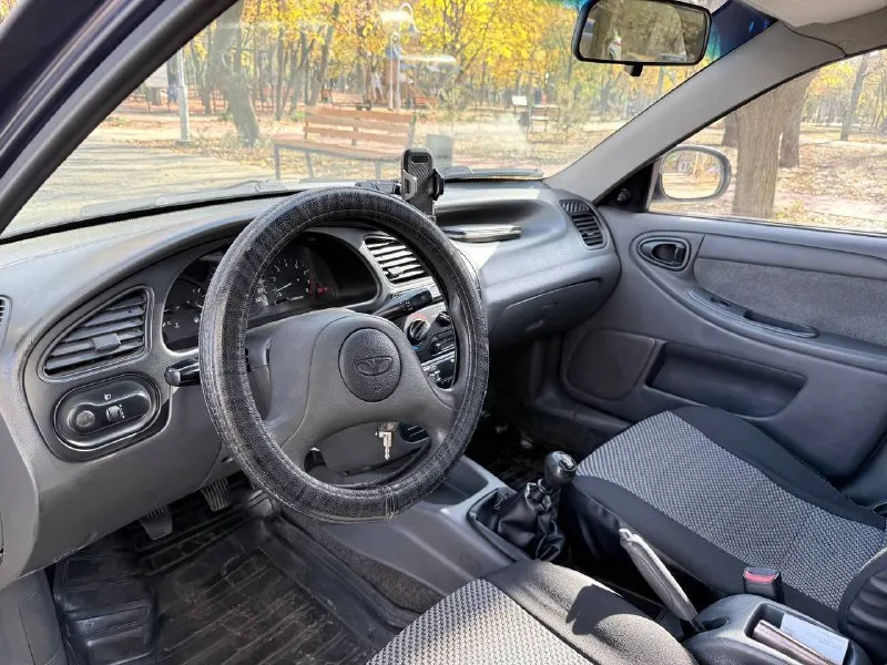 Daewoo lanos 1.5 se (поляк ) 2007год выпуска с пробегом 140т км один собственник с салона комплектация: кондиционер (рабочий ) гидроусилитель руля стеклоподъемники приборная панель с тахометром центральный замок автомобиль без намека на ржавчину в идеальном состоянии не сравнивайте польский кузов с российским ланосом дополнительно зимняя резина новая техническая часть автомобиля на 5+ два комплекта ключей пороги днище стаканы все родное в идеальном состоянии любое оформление цена из-за срочности продажи 325.000руб +79494143810 донецк 📲 tg: дешевые колеса 📞 звоните: +7(949)4143810 - фотография - 9