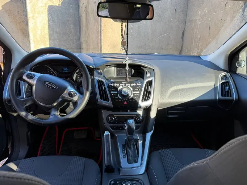 Продам ford focus 3 titanium, 2014 год объем двигателя 2.0 150л. с. коробка автомат пробег 212 000 км в максимальной комплектации: климат контроль, круиз контроль, мультируль, 4 электрических стеклоподъемника, подогрев передних сидений, электро привод зеркал, датчик дождя, обогрев лобового стекла, мультимедиа и т. д. имеется все для комфортной езды. документы в порядке, учет рф. цена 870.000. возможен торг +79493380297 - фотография - 6