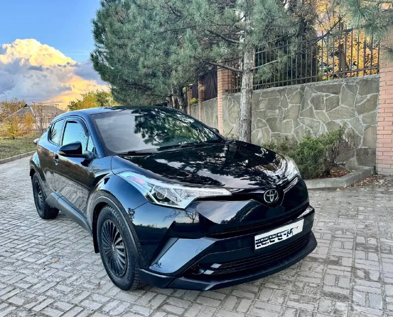 Toyota c-hr 2.0 148 л. с. 2018г пробег родной 105 тыс. км. toyota c-hr компактный городской пятимест... - фотография