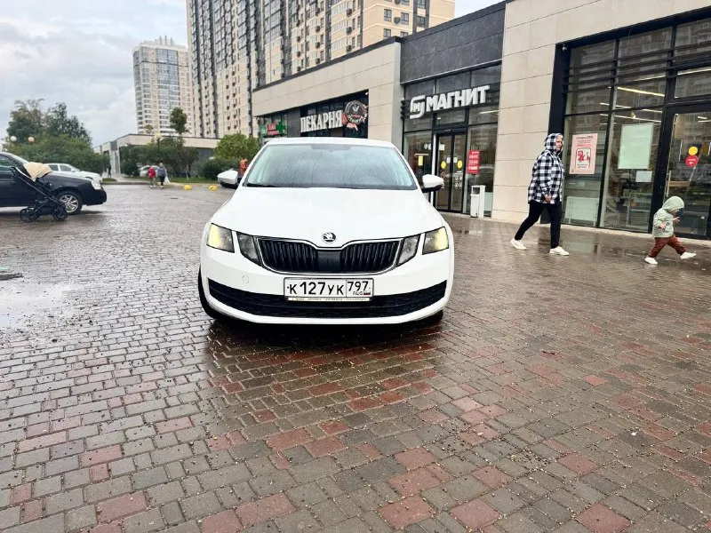 Skoda октавия а 7 2018 год, в отличном состоянии, мотор и коробка без нареканий, двигатель 1,6 автомат! не робот. машина была в такси пробег на щитке 66т. км по факту больше, на сколько больше не знаю. машина не уставшая на полном ходу цена подарок 830000! через пару дней буду в днр xw8an2ne5jh020287 89996366121 📲 tg: oleg 📞 звоните: +7(999)6366121 - фотография - 2