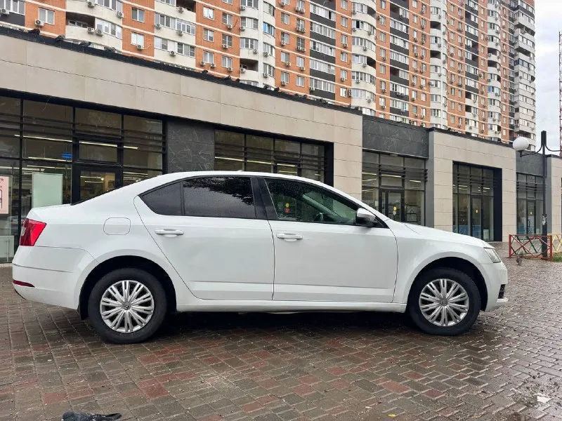 Skoda октавия а 7 2018 год, в отличном состоянии, мотор и коробка без нареканий, двигатель 1,6 автомат! не робот. машина была в такси пробег на щитке 66т. км по факту больше, на сколько больше не знаю. машина не уставшая на полном ходу цена подарок 830000! через пару дней буду в днр xw8an2ne5jh020287 89996366121 📲 tg: oleg 📞 звоните: +7(999)6366121 - фотография - 7