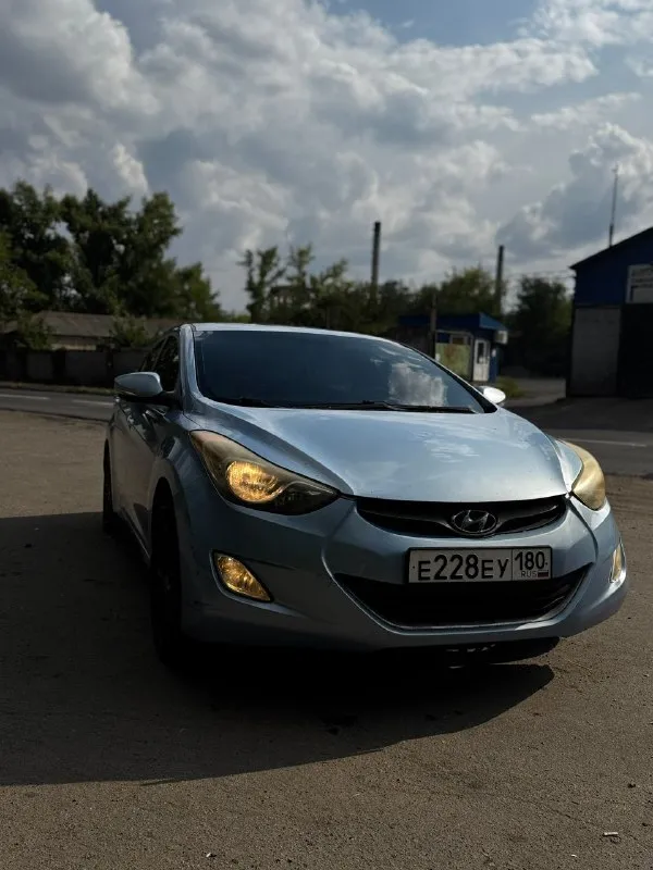 Продам hyundai elantra v (конец 2011 года) 1.8 at 148 л. с., установлено гбо, вписано в техпаспорт пробег 245 тыс. комплектация полная, кожа, люк, подогрев передних и задних сидений и тд. документы в порядке, полное переоформление. все вопросы по телефону +79493071325 цена - 900 тыс торг уместен. - фотография - 1