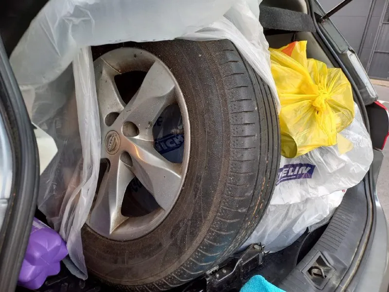 Продаю автомобиль nissan qashqai 2012 года в отличном состоянии для своих лет. один владелец с момента покупки. пробег родной. автомобиль в заводском окрасе. без гнили и ржавчины. по кузову как на фото. то проходила во время по регламенту. замена масла в двс каждые 8 тысяч. замена жидкостей. масло 5w40. мотор 1.6 цепной механика без нареканий вложений не требует. с последнего было заменено сцепление, колодки. юридически чист. вся обработана антикором. автомобиль с хорошей комплектацией, климат-контроль раздельный. полный электро-пакет. датчик света и дождя. подогрев сидений. круиз контроль. резина зима-лето yokoxama на дисках в отличном состоянии. осмотр г. донецк по договорённости. продажа с полным переоформлением. цена 970000 звонить по номеру телефона +79496167298 если нет связи пишите в телеграмм. - фотография - 10