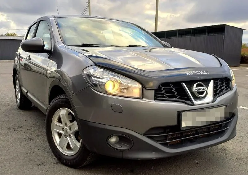 Продаю автомобиль nissan qashqai 2012 года в отличном состоянии для своих лет. один владелец с момента покупки. пробег родной. автомобиль в заводском окрасе. без гнили и ржавчины. по кузову как на фото. то проходила во время по регламенту. замена масла в двс каждые 8 тысяч. замена жидкостей. масло 5w40. мотор 1.6 цепной механика без нареканий вложений не требует. с последнего было заменено сцепление, колодки. юридически чист. вся обработана антикором. автомобиль с хорошей комплектацией, климат-контроль раздельный. полный электро-пакет. датчик света и дождя. подогрев сидений. круиз контроль. резина зима-лето yokoxama на дисках в отличном состоянии. осмотр г. донецк по договорённости. продажа с полным переоформлением. цена 970000 звонить по номеру телефона +79496167298 если нет связи пишите в телеграмм. - фотография - 3