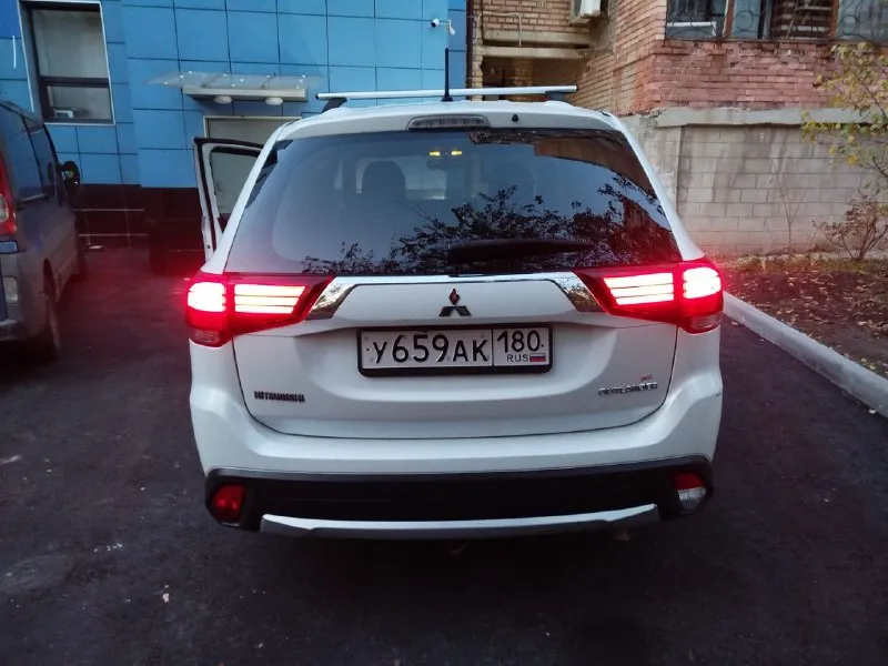 Продам свой автомобиль mitsubishi outlander 3 2015г, двигатель2.0л, установлено гбо, второй владелец, не пригон (покупался в мною в пятигорске), хорошее состояние, полностью обслужена, 2 комплекта хорошей резины на дисках, не бит, не крашен, цена 1550000, хорошему человеку - хороший торг. по телефону не торгуюсь, звоните всë расскажу и покажу. +79493359056(никита) +79493132309(сергей) - фотография - 6