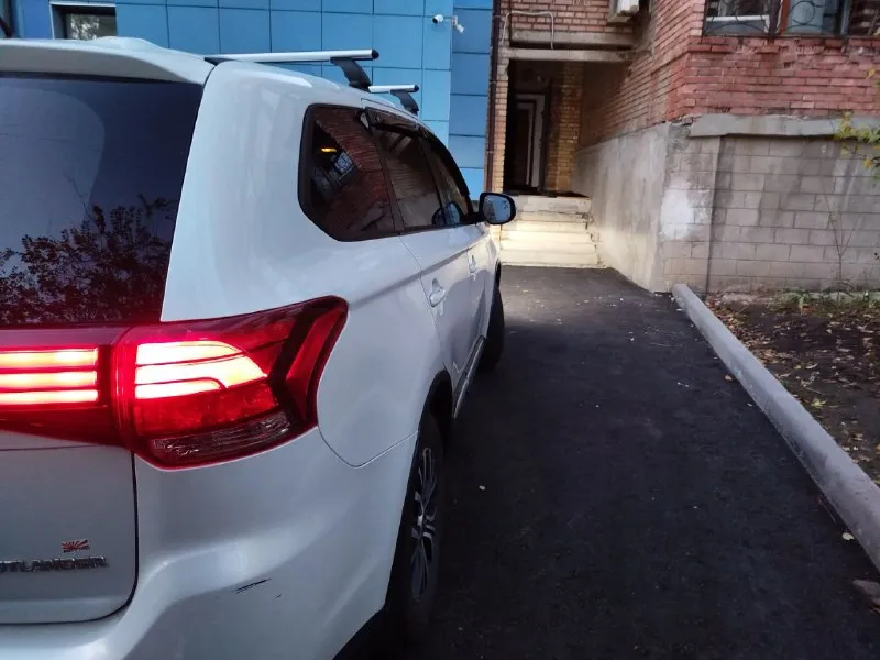 Продам свой автомобиль mitsubishi outlander 3 2015г, двигатель2.0л, установлено гбо, второй владелец, не пригон (покупался в мною в пятигорске), хорошее состояние, полностью обслужена, 2 комплекта хорошей резины на дисках, не бит, не крашен, цена 1550000, хорошему человеку - хороший торг. по телефону не торгуюсь, звоните всë расскажу и покажу. +79493359056(никита) +79493132309(сергей) - фотография - 7