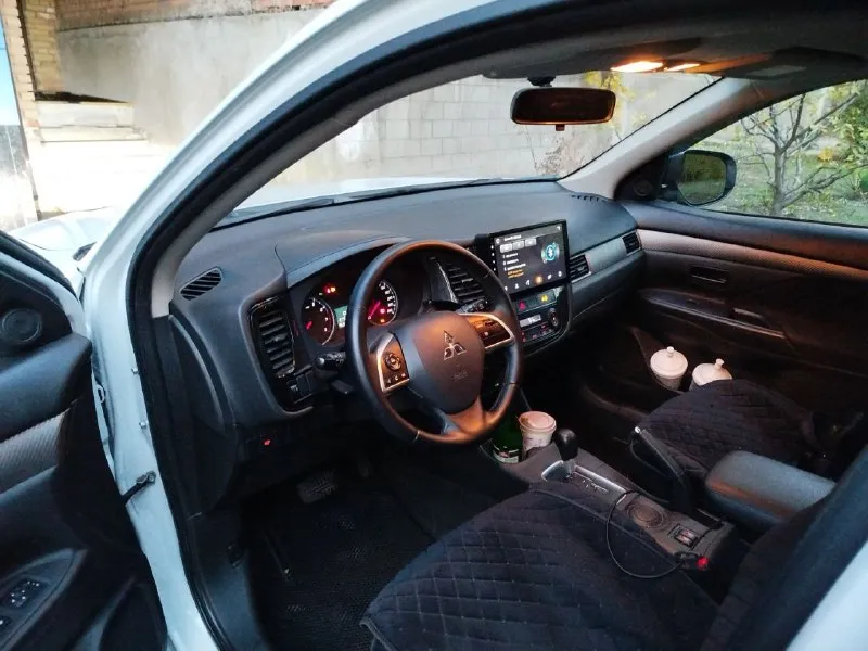 Продам свой автомобиль mitsubishi outlander 3 2015г, двигатель2.0л, установлено гбо, второй владелец, не пригон (покупался в мною в пятигорске), хорошее состояние, полностью обслужена, 2 комплекта хорошей резины на дисках, не бит, не крашен, цена 1550000, хорошему человеку - хороший торг. по телефону не торгуюсь, звоните всë расскажу и покажу. +79493359056(никита) +79493132309(сергей) - фотография - 8