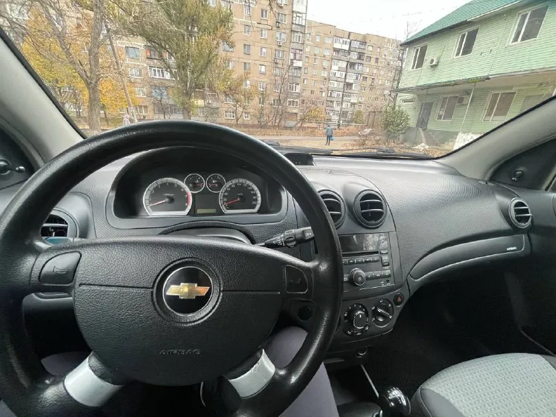 Продам chevrolet aveo 2011 год двигатель 1.4 коробка механика пробег 160000 км родной 2 хозяина без дтп и окрасов новая резина кондиционер, передние электростеклоподьемники, подушки безопасности цена :495000к ( торг ) +79493461460 📞 звоните: +7(949)3461460 - фотография - 2