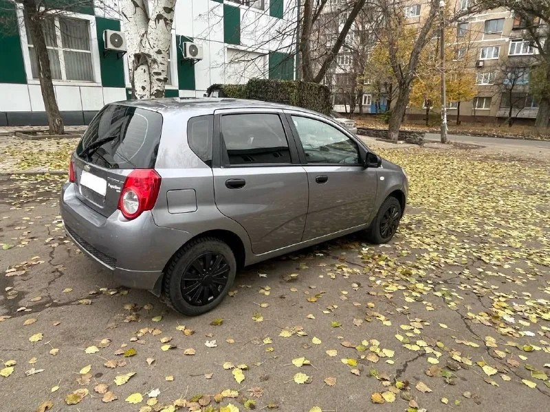 Продам chevrolet aveo 2011 год двигатель 1.4 коробка механика пробег 160000 км родной 2 хозяина без дтп и окрасов новая резина кондиционер, передние электростеклоподьемники, подушки безопасности цена :495000к ( торг ) +79493461460 📞 звоните: +7(949)3461460 - фотография - 5