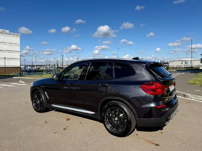 ✅bmw x3 sdrive30i, конец 2018 года полная комплектация!!! ✅двигатель: бензин 2.0 (252 л. с.) коробка передач: автомат, 8-ступенчатая steptronic пробег: 100т. км ✅большая панорамная крыша ✅климат-контроль на 3 зоны ✅спортивные сиденья (sport seats) с электроприводом, памятью и отличной боковой поддержкой ✅атмосферная подсветка салона (ambient light) ✅полностью светодиодные фары (full led) — передние и задние ✅электропривод багажника ✅оригинальные диски r19 с новой резиной ✅новые передние и задние тормозные колодки ✅расход топлива — от 7.5 до 9 л/100 км (город/трасса). ✅ ухоженный автомобиль. салон без следов эксплуатации. кузов нюансов не имеет(сколы, царапины вмятины отсутствуют) ✅цена:2.450000₽ ✅телефон +79497125501 антон 📍 авто в мариуполе - фотография - 4