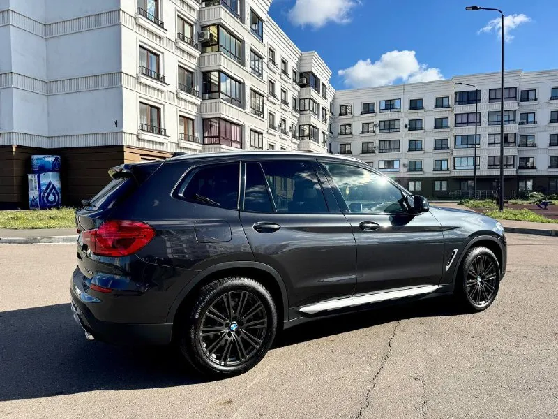 ✅bmw x3 sdrive30i, конец 2018 года полная комплектация!!! ✅двигатель: бензин 2.0 (252 л. с.) коробка передач: автомат, 8-ступенчатая steptronic пробег: 100т. км ✅большая панорамная крыша ✅климат-контроль на 3 зоны ✅спортивные сиденья (sport seats) с электроприводом, памятью и отличной боковой поддержкой ✅атмосферная подсветка салона (ambient light) ✅полностью светодиодные фары (full led) — передние и задние ✅электропривод багажника ✅оригинальные диски r19 с новой резиной ✅новые передние и задние тормозные колодки ✅расход топлива — от 7.5 до 9 л/100 км (город/трасса). ✅ ухоженный автомобиль. салон без следов эксплуатации. кузов нюансов не имеет(сколы, царапины вмятины отсутствуют) ✅цена:2.450000₽ ✅телефон +79497125501 антон 📍 авто в мариуполе - фотография - 6