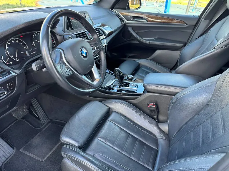 ✅bmw x3 sdrive30i, конец 2018 года полная комплектация!!! ✅двигатель: бензин 2.0 (252 л. с.) коробка передач: автомат, 8-ступенчатая steptronic пробег: 100т. км ✅большая панорамная крыша ✅климат-контроль на 3 зоны ✅спортивные сиденья (sport seats) с электроприводом, памятью и отличной боковой поддержкой ✅атмосферная подсветка салона (ambient light) ✅полностью светодиодные фары (full led) — передние и задние ✅электропривод багажника ✅оригинальные диски r19 с новой резиной ✅новые передние и задние тормозные колодки ✅расход топлива — от 7.5 до 9 л/100 км (город/трасса). ✅ ухоженный автомобиль. салон без следов эксплуатации. кузов нюансов не имеет(сколы, царапины вмятины отсутствуют) ✅цена:2.450000₽ ✅телефон +79497125501 антон 📍 авто в мариуполе - фотография - 7