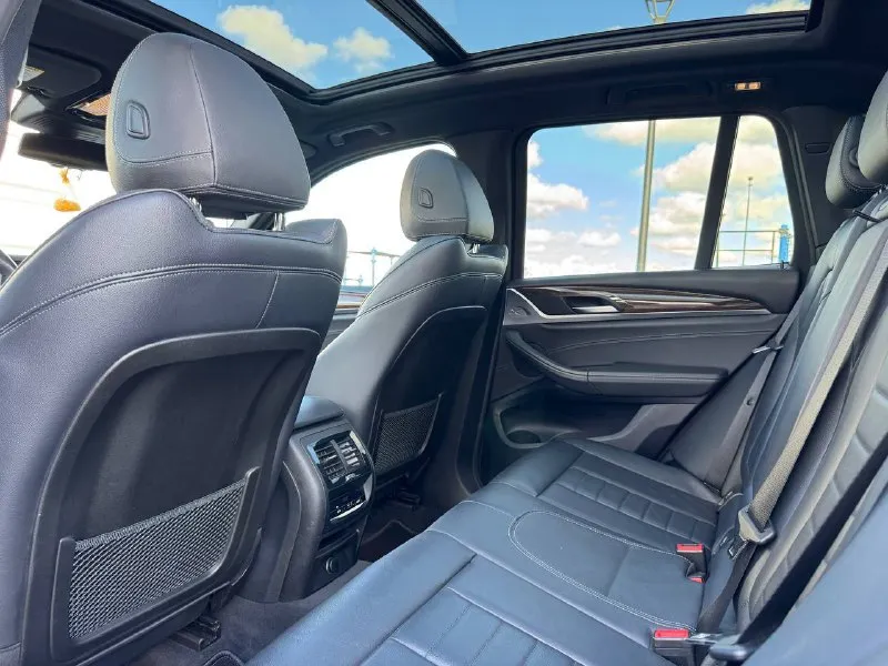 ✅bmw x3 sdrive30i, конец 2018 года полная комплектация!!! ✅двигатель: бензин 2.0 (252 л. с.) коробка передач: автомат, 8-ступенчатая steptronic пробег: 100т. км ✅большая панорамная крыша ✅климат-контроль на 3 зоны ✅спортивные сиденья (sport seats) с электроприводом, памятью и отличной боковой поддержкой ✅атмосферная подсветка салона (ambient light) ✅полностью светодиодные фары (full led) — передние и задние ✅электропривод багажника ✅оригинальные диски r19 с новой резиной ✅новые передние и задние тормозные колодки ✅расход топлива — от 7.5 до 9 л/100 км (город/трасса). ✅ ухоженный автомобиль. салон без следов эксплуатации. кузов нюансов не имеет(сколы, царапины вмятины отсутствуют) ✅цена:2.450000₽ ✅телефон +79497125501 антон 📍 авто в мариуполе - фотография - 9