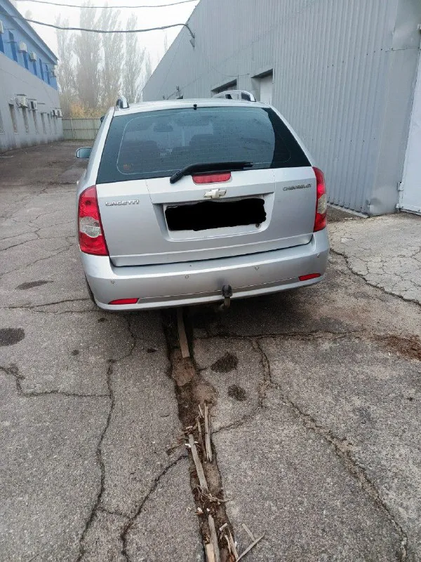 Chevrolet lacetti 2008 1.6 универсал пробег 198000. проверка на любом сто машина не крашена, с 2013 в одних руках. работает каждая кнопочка салон кожа, резина лето новая, зиме три сезона. цена 560000 небольшой торг тел. +79493626773 николай - фотография - 4