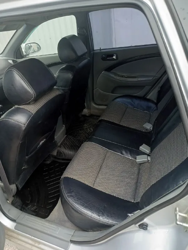 Chevrolet lacetti 2008 1.6 универсал пробег 198000. проверка на любом сто машина не крашена, с 2013 в одних руках. работает каждая кнопочка салон кожа, резина лето новая, зиме три сезона. цена 560000 небольшой торг тел. +79493626773 николай - фотография - 5