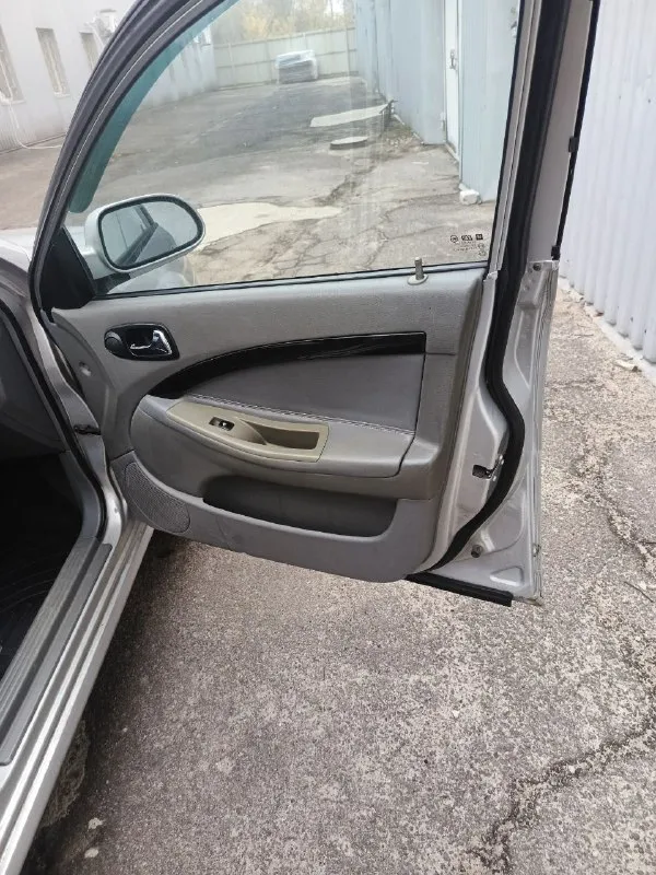 Chevrolet lacetti 2008 1.6 универсал пробег 198000. проверка на любом сто машина не крашена, с 2013 в одних руках. работает каждая кнопочка салон кожа, резина лето новая, зиме три сезона. цена 560000 небольшой торг тел. +79493626773 николай - фотография - 8