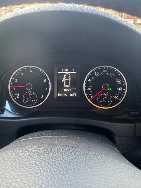 Volkswagen tiguan 2016 года. В идеальном состоянии.   2 л. Полноприводный. На коже. Ещинственный собственник по птс. Доводчики стекл. Жк магнитола. Обогрев передних сидений и зеркал. Парктроник. Камера заднего вида
. Цена 1800 000руб. Торг. Все вопросы по телефону +79493385703 владимир
📲 Tg: @juliakravchenko313
📞 +7(949)3385703
📲 Tg: @juliakravchenko313
📞 Звоните: +7(949)3385703 - фотография - 4