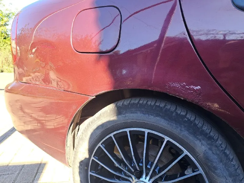 Продам chevrolet ланос 2006г двигатель 1.5, с кондиционером( за лето проблем никаких не было, холодит хорошо), свет отличный, стоят мини линзы 2х режимные, птф лед. по кузову присутствуют возвратные дефекты. в начале лета заменены внутренние шрус(л, п), поменяны сальники первичного вала кпп, масло в кпп, сальник привода( полуоси правый), сальник коленвала лев, правый, передние ступичные подшипники, шаровые, наконечники, передние суппорта в сборе+колодки+ тормозные диски, новый бензонасос в сборе, моторчик дворников, плюс различные датчики. .. на пробеге 202000 (сентябрь) поменян грм+помпа+антифриз, задние пружины, новые свечи+провода, залито новое масло+фильтра. из проблем стучат гидрики, нужно поменять стойки стабилизатора лежат в багажнике, два комплекта резины. продажа по дкп я владелец, оформлена на меня, осмотр г. волноваха. цена 330000торг небольшой тел +79497181571 тг 📞 звоните: +7(949)7181571 - фотография - 5