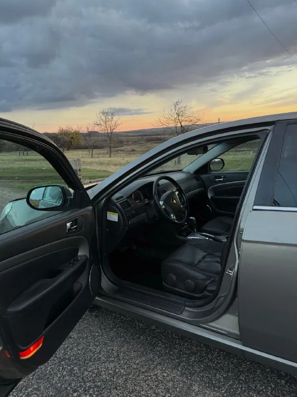 Продам chevrolet epica 2008 года. пробег:164000 2.5 литра,156 л/с коробка автомат aisin. комплектация: -кожанный салон -круиз контроль -климат контроль -абс, эур и тд. -датчик света и дождя - подогрев сидений - 4 стеклоподъемника - 8 подушек безопасности - зимний и ручной режим работы - парктроник учет рф, переоформление в мрэо или по дкп без штрафов, залогов и запретов. машина находится в зугрэсе. цена:710000 +79494115979 📞 звоните: +7(949)4115979 - фотография - 7