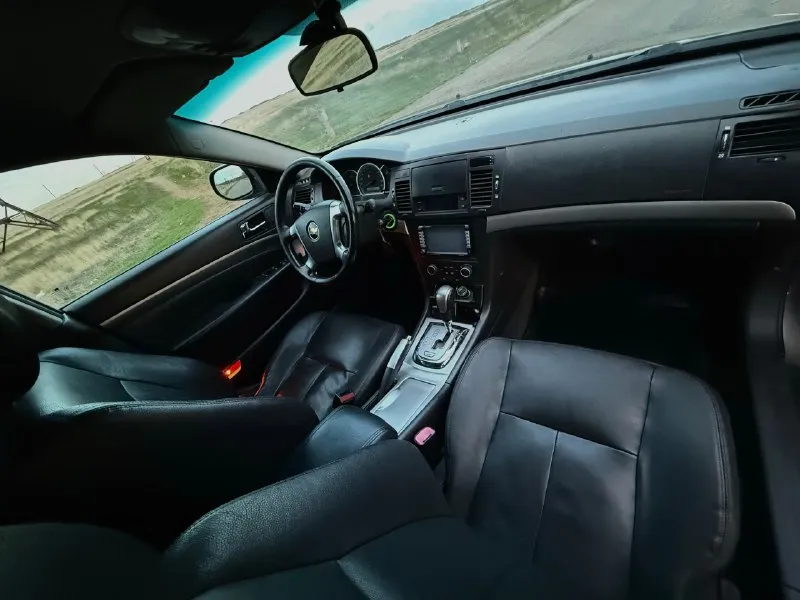 Продам chevrolet epica 2008 года. пробег:164000 2.5 литра,156 л/с коробка автомат aisin. комплектация: -кожанный салон -круиз контроль -климат контроль -абс, эур и тд. -датчик света и дождя - подогрев сидений - 4 стеклоподъемника - 8 подушек безопасности - зимний и ручной режим работы - парктроник учет рф, переоформление в мрэо или по дкп без штрафов, залогов и запретов. машина находится в зугрэсе. цена:710000 +79494115979 📞 звоните: +7(949)4115979 - фотография - 8