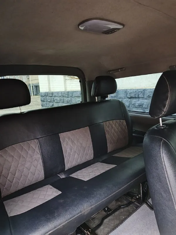 Продам семейный бус hyundai starex 2.5 турбодизель, 2006г. , в достойном состоянии - как технически, так и внешнем. салон - кожаный с чехлами 7+1(+1 сиденье в подарок), 2 зоны для кондиционера и для отопителя + установлен webasto, двухдиновая магнитола и 6 динамиков, led лампы, центральный замок, сигнализация с автозапуском, доводчиком стёкол и обратной связью. два комплекта резины (зима+ лето) r16, литые диски. два ключа. без дтп, не гнилая. новая турбина и топливная система. масло 5w40. всё в машине работает отлично. готова к любым поездкам. я хозяин по птс и стс. донецк 🇷🇺. цена 1млн. ₽. , небольшой торг у капота. +79493736033. 📞 звоните: +7(949)3736033 - фотография - 9