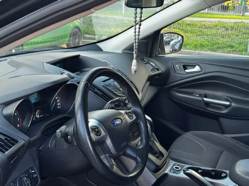 Ford kuga 2016г пробег 183.000 цена 1.350.000 торг присутствует. автомобиль в отличном состоянии! номер +7-968-741-18-18 вотсап, телеграмм без дтп ! без окрасов! 3 хозяина! пробег реальный подтверждается, автотека зеленая!✅ по технике все отлично обслуживалась своевременно. ✅ диски и резина новые покупал, ford орига r17 аккумулятор новый 75й колодки новые вкруг. салон в идеале чистый двигатель и коробка без нареканий! самая лучшая и надёжная связка 2,5 двигатель и 6 ступенчатый классический автомат. юридически всё чисто. торг на месте не большой. отличный семейный автомобиль! любые проверки за ваш счёт! 📞 звоните: +7(968)7411818 - фотография - 8