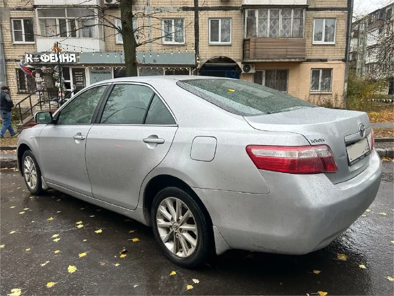 Toyota camry ценник огонь на 3 дня !!! 775 тысяч 2006 год, 2.4 автомат, не битая, стекла родные, не гнилая не ржавая!!! на полном ходу, все агрегаты работают без нареканий, по технике и по кузову вложение не требует совсем!!! мотор работает идеально так же как и коробка, по комплектации двухзонный климат заправлен, скалыдвание зеркал, датчики света/дождя, би-лед линзы !подогревы, машина на полном ходу !! срочная цена в связи с покупкой другого автомобиля, небольшой торг для быстрых уместен ! по документам полный порядок !!! звоните машина в донецке +79494165692 дозванивайтесь - фотография - 2