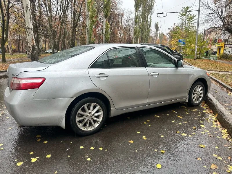 Toyota camry ценник огонь на 3 дня !!! 775 тысяч 2006 год, 2.4 автомат, не битая, стекла родные, не гнилая не ржавая!!! на полном ходу, все агрегаты работают без нареканий, по технике и по кузову вложение не требует совсем!!! мотор работает идеально так же как и коробка, по комплектации двухзонный климат заправлен, скалыдвание зеркал, датчики света/дождя, би-лед линзы !подогревы, машина на полном ходу !! срочная цена в связи с покупкой другого автомобиля, небольшой торг для быстрых уместен ! по документам полный порядок !!! звоните машина в донецке +79494165692 дозванивайтесь - фотография - 4