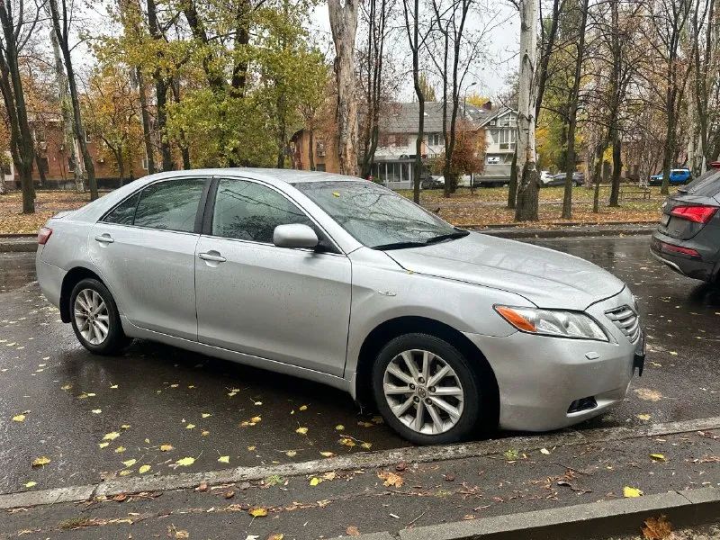 Toyota camry ценник огонь на 3 дня !!! 775 тысяч 2006 год, 2.4 автомат, не битая, стекла родные, не гнилая не ржавая!!! на полном ходу, все агрегаты работают без нареканий, по технике и по кузову вложение не требует совсем!!! мотор работает идеально так же как и коробка, по комплектации двухзонный климат заправлен, скалыдвание зеркал, датчики света/дождя, би-лед линзы !подогревы, машина на полном ходу !! срочная цена в связи с покупкой другого автомобиля, небольшой торг для быстрых уместен ! по документам полный порядок !!! звоните машина в донецке +79494165692 дозванивайтесь - фотография - 5