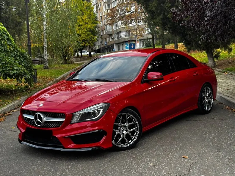 Продам красивый современный седан mercedes cla 2016 года автомобиль в красивом красном цвете, очень ярко выглядит на дороге. тянет за собой взгляды. выглядит очень современно. черты кузова очень красивые. по кузову без замечаний, машина в родной краске! без дтп и расчётов. выглядит очень достойно, как на фотографиях! бензиновый, работает превосходно, не троит и не дымит. обслужен полностью, также есть все чеки и гарантии по обслуживанию ходовой части и коробки. машина в отличном техническом состоянии, в обслуживании не нуждается! в жирной комплектации, спорт сидения, многозонный климат контроль, подогрев сидений, дистроник, обнаруживание пешеходов, слепые зоны, черный потолок, красивые большие колёса, 2 комплекта резины, 2 комплекта ключей, стоит приятный выхлоп на заслонках. автомобиль подойдёт как и для семьи так и для молодёжи. цена 1.580.000, возможен торг быстрому покупателю! ☎️ +79493752075 📞 звоните: +7(949)3752075 - фотография - 4