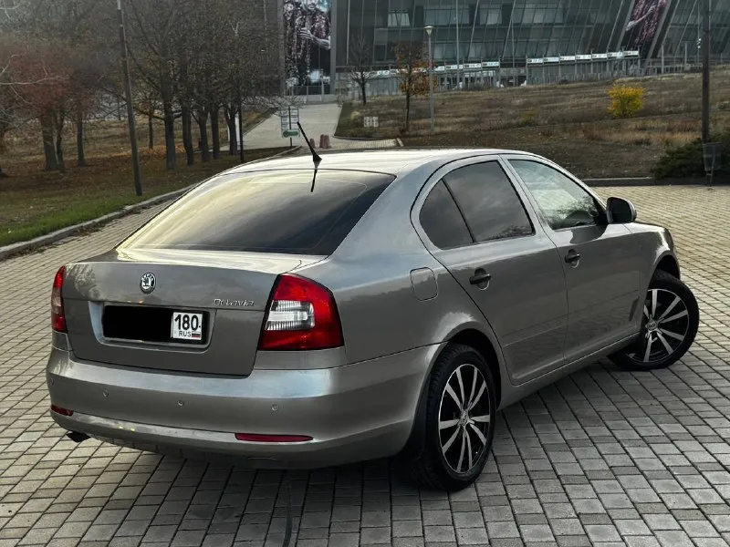 Продам skoda octavia a5 2012 года! машина в хорошем состоянии обслужена от и до, мотор обычный 1.6 в связке с обычной механикой, нареканий ни каких нет все работает по заводу! ходовая тихая, никаких посторонних звуков. отличная семейная машина без каких либо вложений, также до установлен хороший свет и красивые диски! юридически абсолютно чистый, любой вид переоформление, также готов рассмотреть ваши предложения на обмен! осмотр донецк цена: 840.000 ₽, быстрому покупателю торг! ☎️ +7 (949) 628-72-17 📞 звоните: +7(949)6287217 - фотография - 5