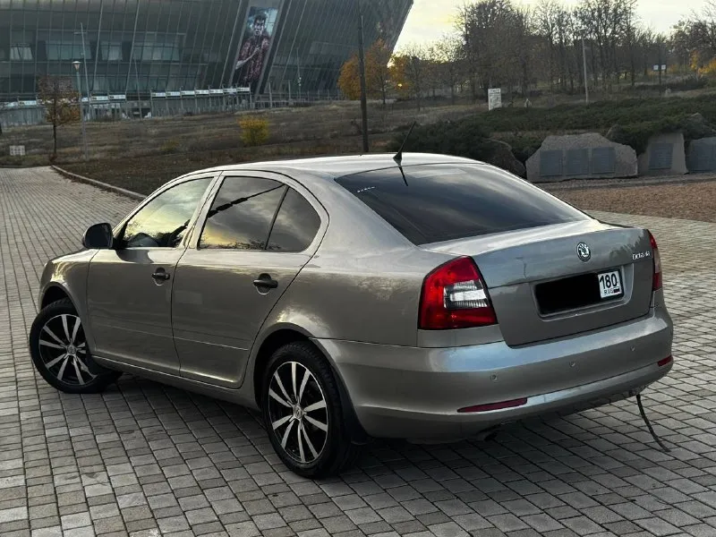Продам skoda octavia a5 2012 года! машина в хорошем состоянии обслужена от и до, мотор обычный 1.6 в связке с обычной механикой, нареканий ни каких нет все работает по заводу! ходовая тихая, никаких посторонних звуков. отличная семейная машина без каких либо вложений, также до установлен хороший свет и красивые диски! юридически абсолютно чистый, любой вид переоформление, также готов рассмотреть ваши предложения на обмен! осмотр донецк цена: 840.000 ₽, быстрому покупателю торг! ☎️ +7 (949) 628-72-17 📞 звоните: +7(949)6287217 - фотография - 6