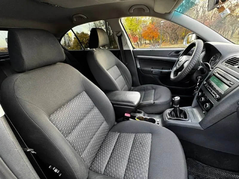 Продам skoda octavia a5 2012 года! машина в хорошем состоянии обслужена от и до, мотор обычный 1.6 в связке с обычной механикой, нареканий ни каких нет все работает по заводу! ходовая тихая, никаких посторонних звуков. отличная семейная машина без каких либо вложений, также до установлен хороший свет и красивые диски! юридически абсолютно чистый, любой вид переоформление, также готов рассмотреть ваши предложения на обмен! осмотр донецк цена: 840.000 ₽, быстрому покупателю торг! ☎️ +7 (949) 628-72-17 📞 звоните: +7(949)6287217 - фотография - 8