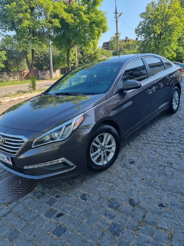 Продам hyundai sonata год выпуска 2015 привезена с сша первый учёт 2019г, я первый собственник цвет коричневый акпп объем двигателя 2.4 пробег 100000миль ( 160000км) г. донецк +79492908969 цена 1. 5 млн. рублей - фотография - 1