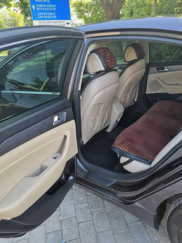 Продам hyundai sonata год выпуска 2015 привезена с сша первый учёт 2019г, я первый собственник цвет коричневый акпп объем двигателя 2.4 пробег 100000миль ( 160000км) г. донецк +79492908969 цена 1. 5 млн. рублей - фотография - 2