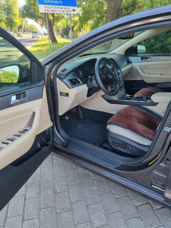 Продам hyundai sonata год выпуска 2015 привезена с сша первый учёт 2019г, я первый собственник цвет коричневый акпп объем двигателя 2.4 пробег 100000миль ( 160000км) г. донецк +79492908969 цена 1. 5 млн. рублей - фотография - 6