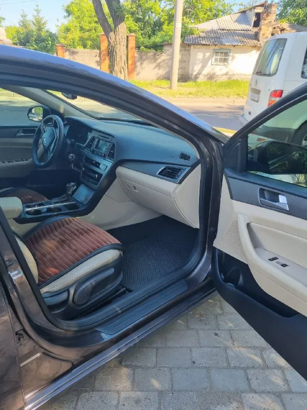 Продам hyundai sonata год выпуска 2015 привезена с сша первый учёт 2019г, я первый собственник цвет коричневый акпп объем двигателя 2.4 пробег 100000миль ( 160000км) г. донецк +79492908969 цена 1. 5 млн. рублей - фотография - 7