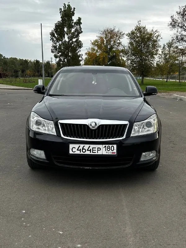 В продаже skoda octavia a5 рестайлинг: - цена 1025000+торг; - год 2012; - мотор 1,8; - мкпп; - оригинальный пробег 222тыс. ; - осмотр г. мариуполь; - 5 владельцев по птс, документы полный порядок, продажа от собственника. — передние + задние эсп; — abs, esp; — подогрев передних сидений; — многофункциональное рулевое колесо; — круиз контроль; — кожаный салон; — задние парктроники; — подогрев переднего и заднего стекла; — датчик дождя и света; — регулировка руля по высоте; — климат контроль 2-ух зонный; — подушки безопасности; — заводская сигнализация; — 8 динамиков; — aux, usb. автомобиль на летней резине nokian 205/60/16, в подарок зимняя резина отъездила 1 сезон, yokohama 205/55/16. по кузову есть вторичные окрасы, также по отчету есть дтп, не критично, безопасность вся на месте, стекла в круг родные кроме лобового (было заменено в связи с наличием следов эксплуатации), страдало лишь навесное, геометрия ровная, все зазоры на местах. собственник! 📞 +79497427681 данил - фотография - 2